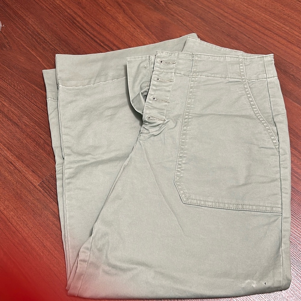 Light green crop pants